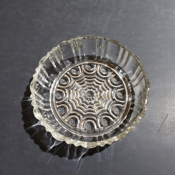 Vtg pressed glass spiderweb bowl - Picture 1 of 11